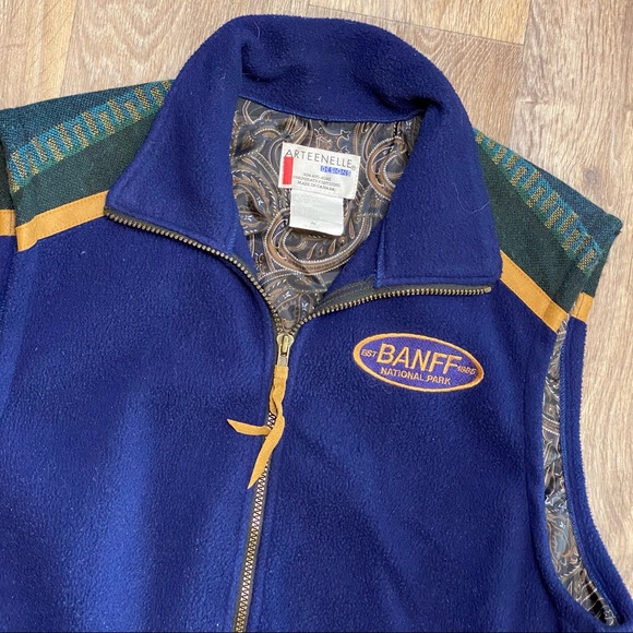 BANFF National Park Fleece Vest - Picture 3 of 5